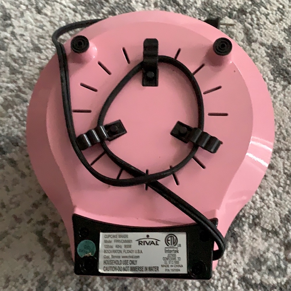 Mini Cupcake Maker! Pink!!! Great for kids! Perfect for holiday baking! - Picture 3 of 3